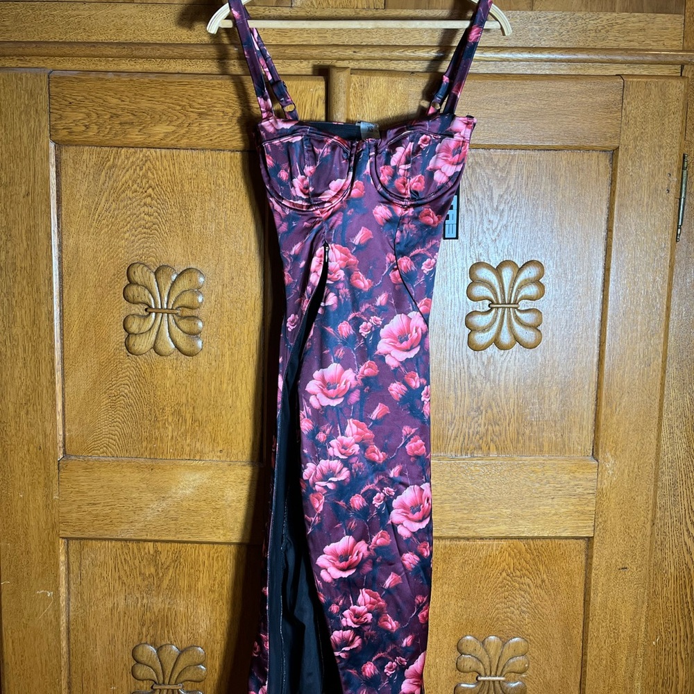 💥HP💥🆕NWT TA3 “Seamed Lushy Satin” Pencil Dress -zipper slit– XS Cranberry Floral - Picture 2 of 16